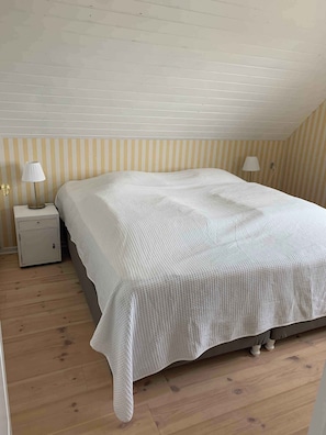 3 bedrooms, iron/ironing board, free WiFi