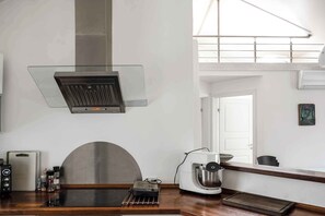 Réfrigérateur, four, plaque de cuisson, lave-vaisselle