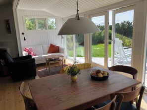 Unclassified image, 5 of 23, button