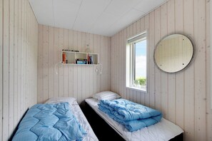 2 bedrooms, iron/ironing board, free WiFi