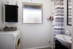 Suihku, hiustenkuivaaja