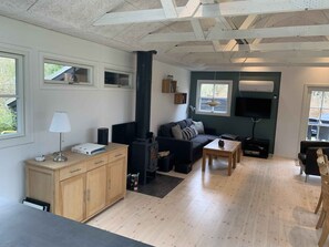 TV, fireplace, DVD player, stereo