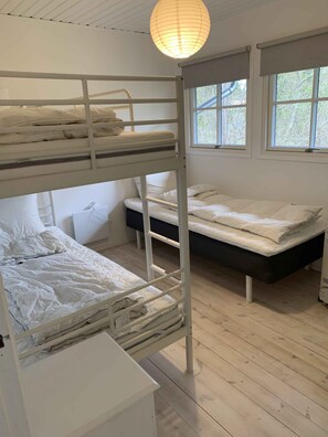 2 bedrooms, iron/ironing board, free WiFi