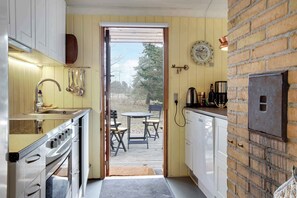 Een koelkast, een oven, een vaatwasser, een koffiezetapparaat/waterkoker