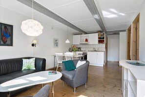 TV - Holiday apartment in peaceful surroundings (Nexø)