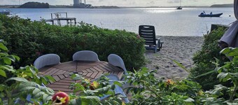 Exclusive location at the water's edge