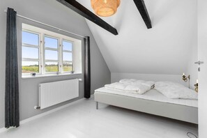 3 bedrooms, iron/ironing board, free WiFi