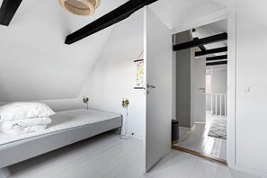3 bedrooms, iron/ironing board, free WiFi