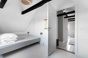 3 bedrooms, iron/ironing board, free WiFi