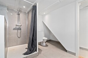 Shower - Lovely holiday home in idyllic surroundings (Rønne)