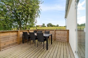 Outdoor dining - Lovely holiday home in idyllic surroundings (Rønne)