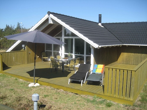 Beautiful holiday home close to the North Sea