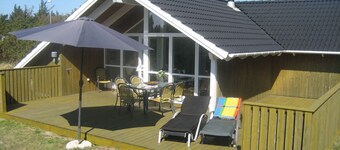 Beautiful holiday home close to the North Sea