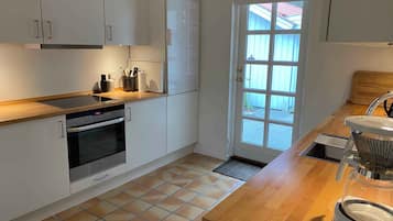 Refrigerador, horno, placa de cocina, lavavajillas