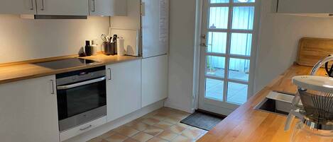 Kühlschrank, Ofen, Herdplatte, Geschirrspüler