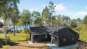 Exterior - New summer house from 2021 with sea view (Millinge)