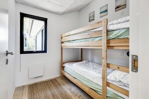 4 bedrooms, free WiFi - New summer house from 2021 with sea view (Millinge)