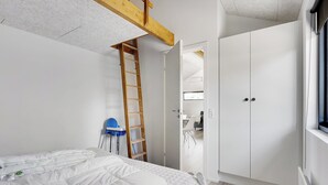 4 bedrooms, WiFi (free) - New summer house from 2021 with sea view (Millinge)