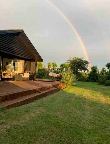 Quietly located holiday home close to the sea