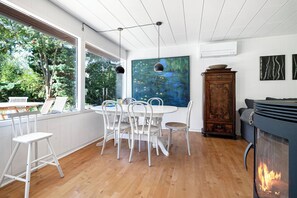 Dining - Beautiful summer house near forest and beach (Højby)