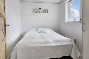 3 bedrooms, free WiFi - Family-friendly summer house by the North Sea (Ulfborg)