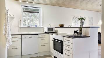 Kaffe-/temaskine, køleskab, mikrobølgeovn, ovn