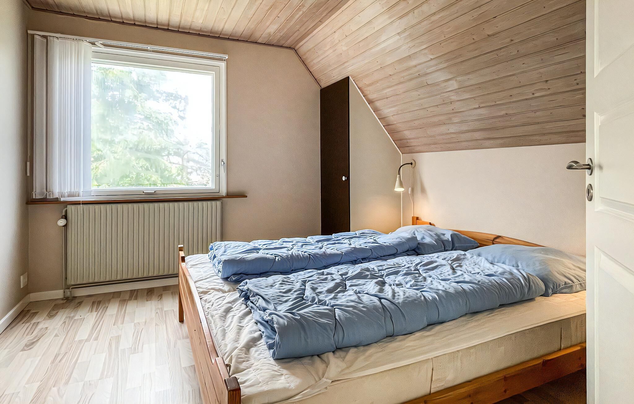 4 bedrooms, iron/ironing board, free WiFi