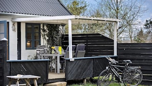 Outdoor dining - Holiday apartment in peaceful surroundings (Nexø)