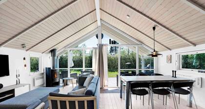 Bright and inviting summer house in North Zealand