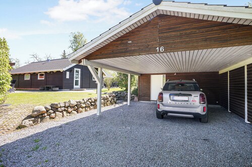 Bright and inviting summer house in North Zealand