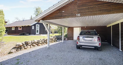 Bright and inviting summer house in North Zealand