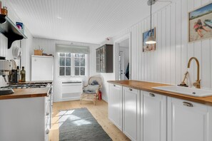 Frigorífic, forn, placa de cuina i rentaplats 