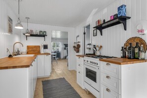 Kühlschrank, Ofen, Herdplatte, Geschirrspüler