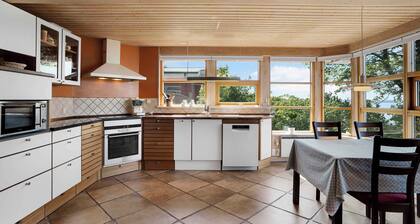 Holiday house with a beautiful view of the fjord