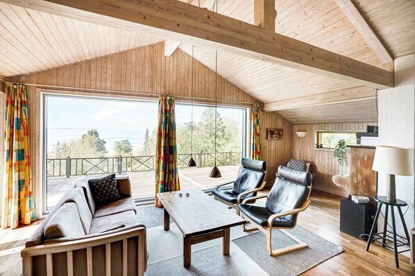 Living area - Holiday house with a beautiful view of the fjord (Frederiksværk)