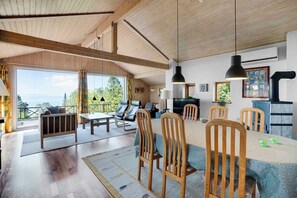 Dining - Holiday house with a beautiful view of the fjord (Frederiksværk)