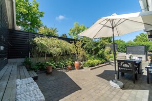 Outdoor dining - Summer house with sea view on beautiful Bornholm (Allinge)