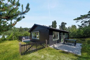 Exterior - Beautiful summer house near forest and beach (Nex ø)