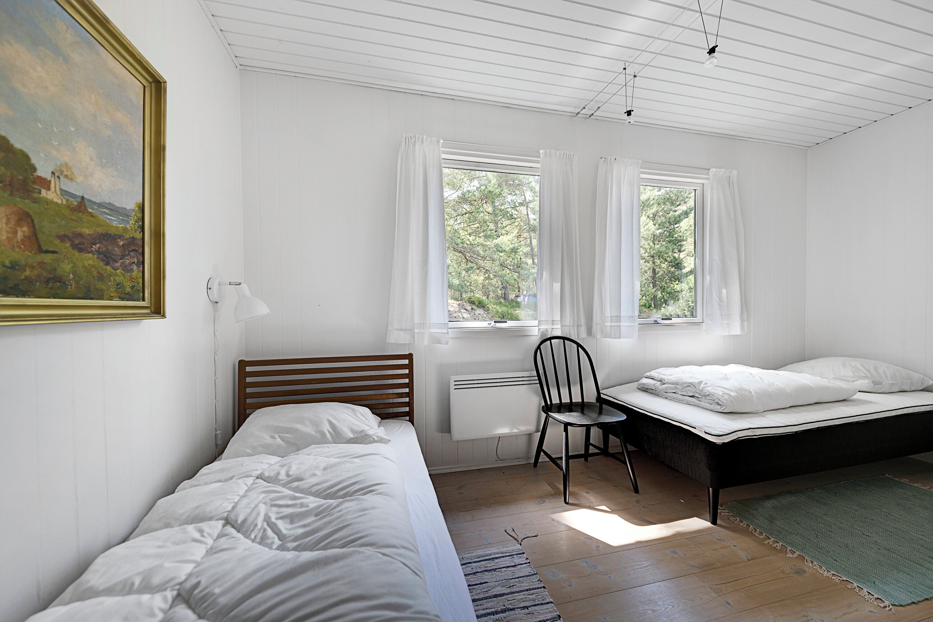 4 bedrooms, iron/ironing board, free WiFi