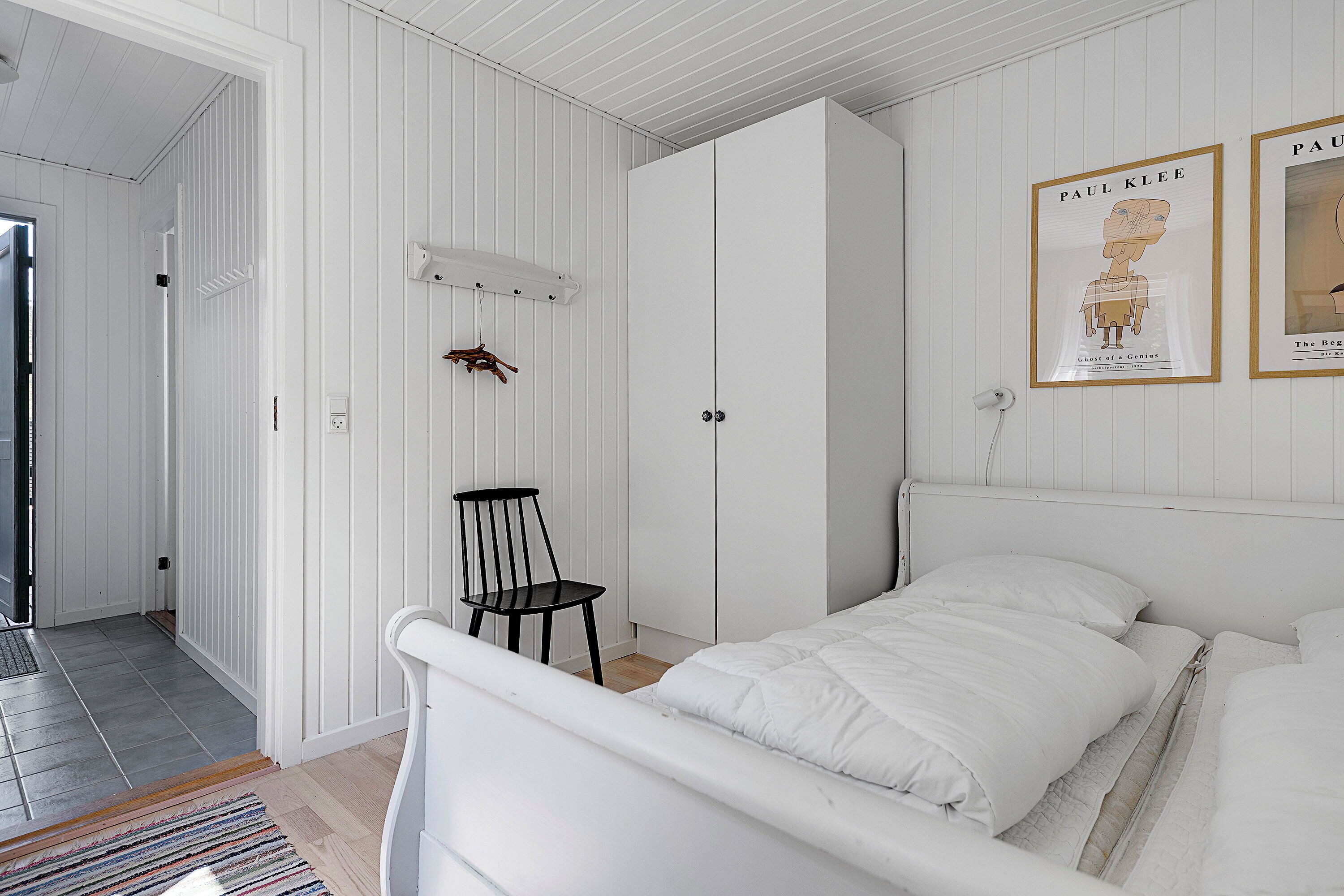 4 bedrooms, iron/ironing board, free WiFi