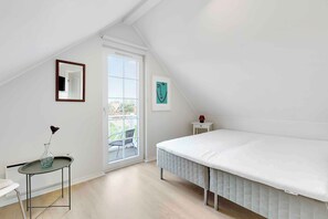 3 bedrooms, iron/ironing board, free WiFi