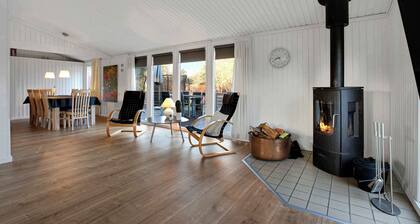 Cozy summer house on scenic Djursland