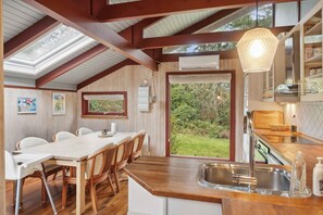 Fridge, oven, stovetop, dishwasher - Cozy sommerhouse near the sea (Nykøbing Sjælland)