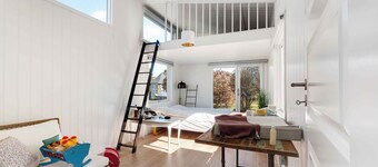 Bright holiday home close to the sea