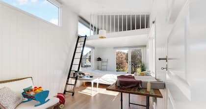 Bright holiday home close to the sea