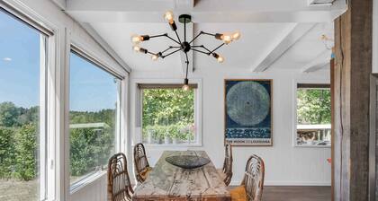 Spacious cottage with a view of wild nature