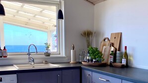 Coffee/tea maker, fridge, microwave, oven - Stunning home in Unknown with 3 Bedrooms and WiFi (Allinge)