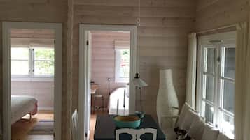 4 bedrooms, iron/ironing board, free WiFi