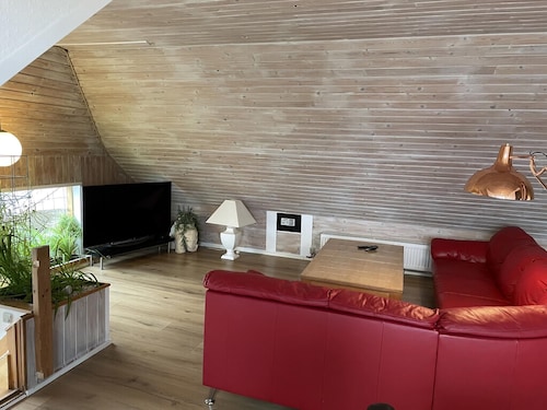 Child-friendly cottage with large indoor pool