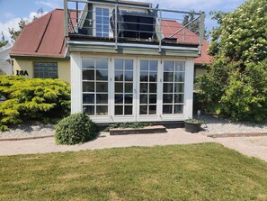 Exterior detail - Child-friendly cottage with large indoor pool (Otterup)